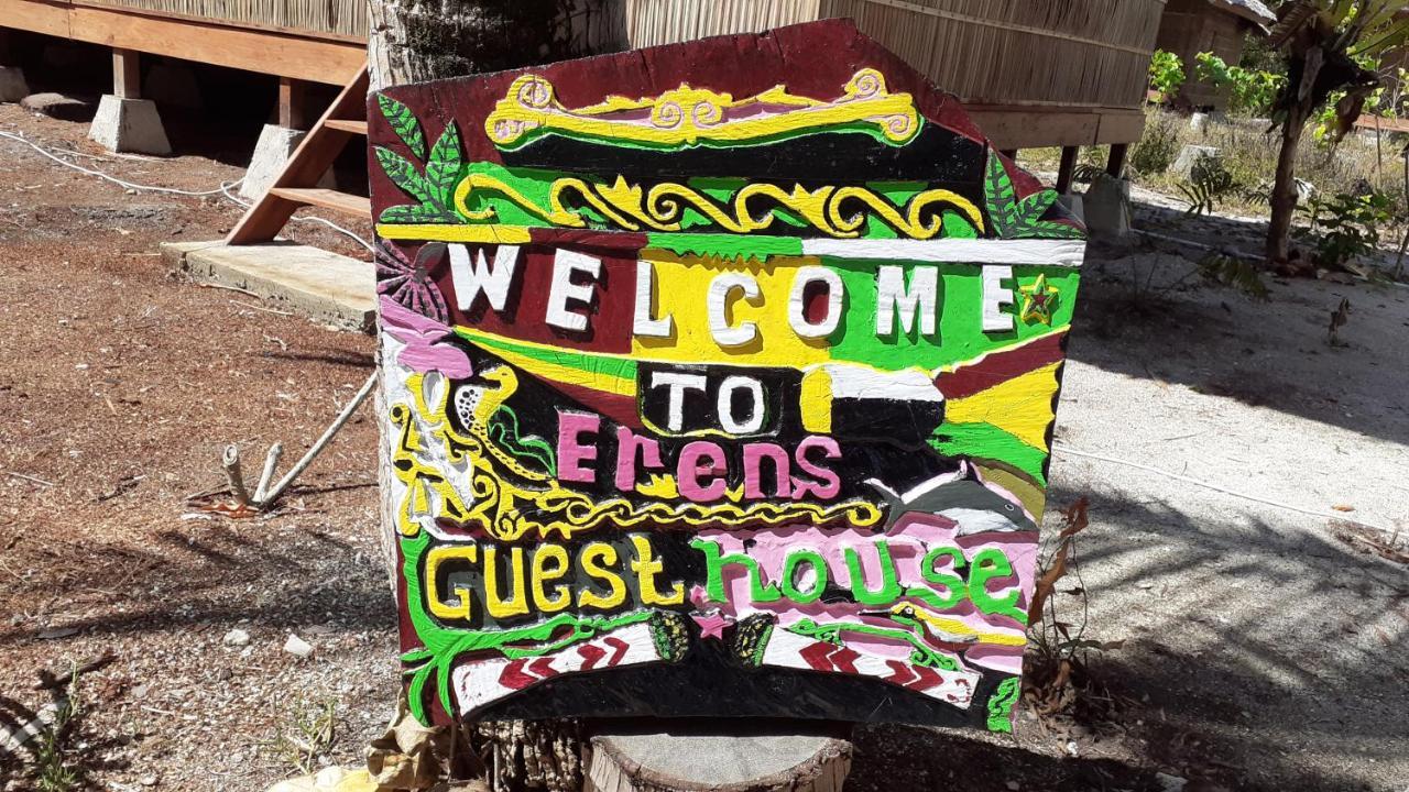 Erens Guest House Waisai Exterior photo