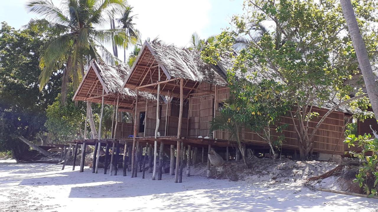 Erens Guest House Waisai Exterior photo