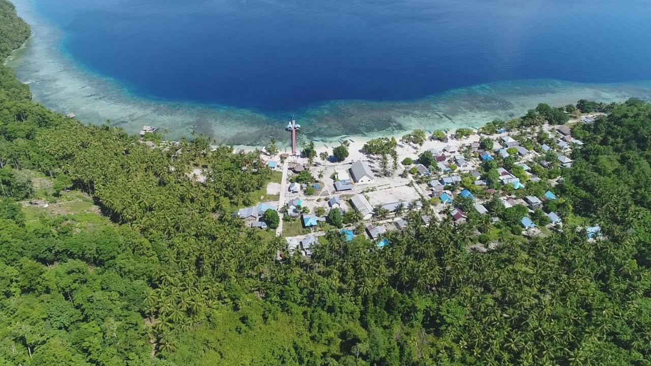 Erens Guest House Waisai Exterior photo