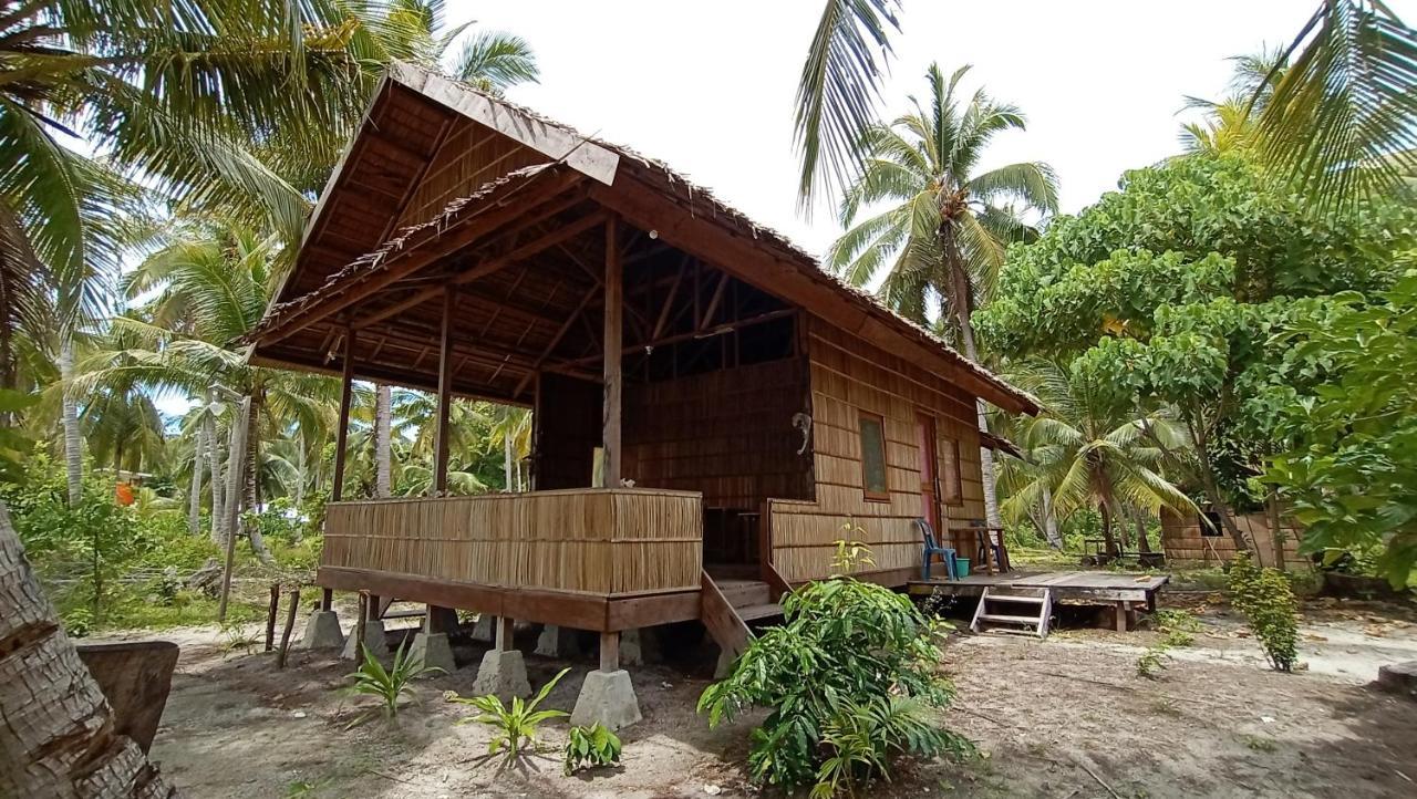 Erens Guest House Waisai Exterior photo