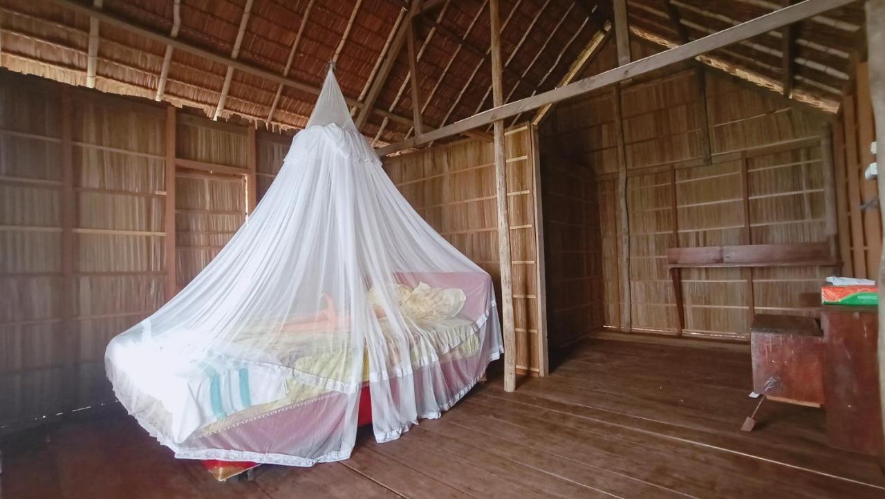 Erens Guest House Waisai Exterior photo